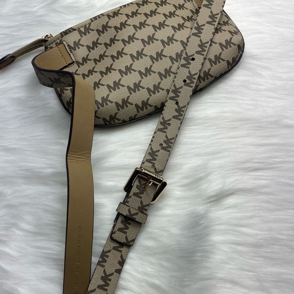 Michael Kors belt bag - Picture 10 of 12